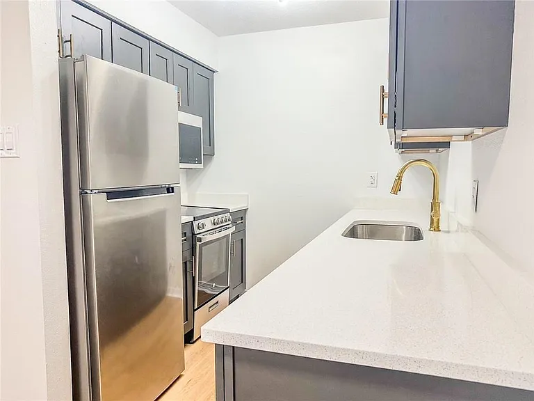 800 Martin Behrman Ave #205 — Photo 6
