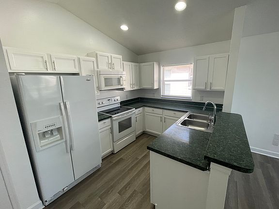 5th image of 2410 Cedarfield Ln