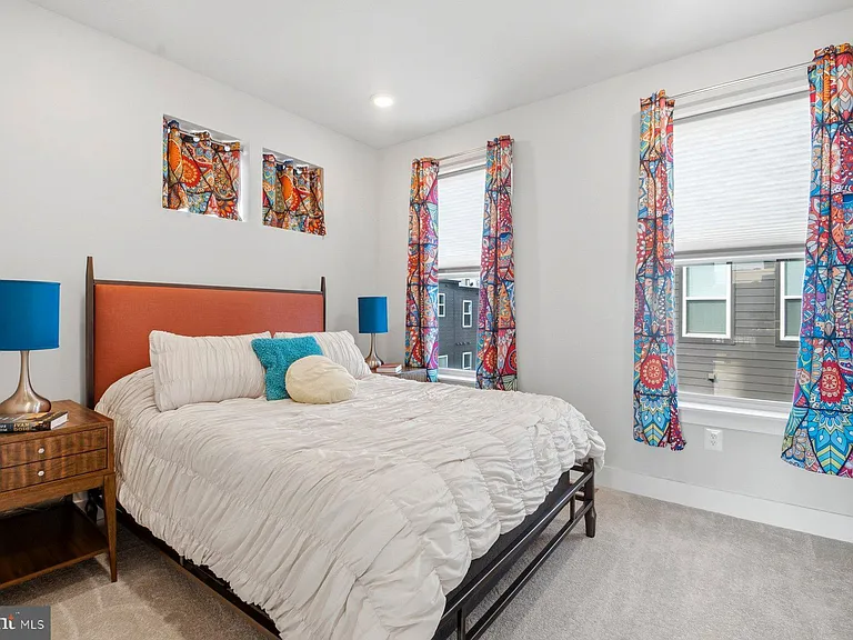 100 Glass Ln — Photo 31