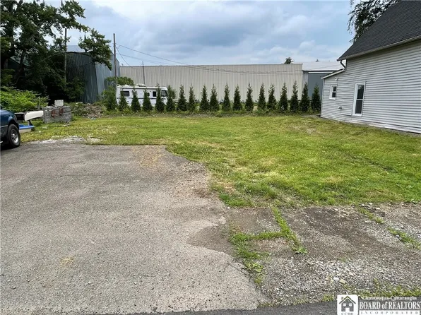 10 Venice St #4, Celoron, NY 14720