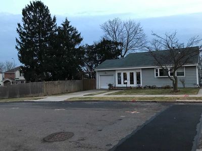 70-18 266th St, Glen Oaks, NY, 11004