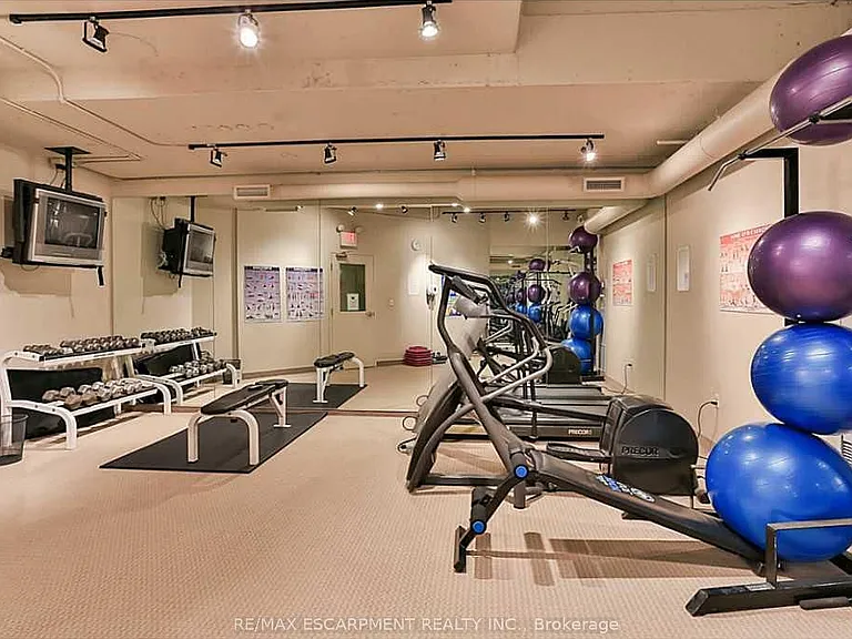 66 Bay St S #614 — Photo 37