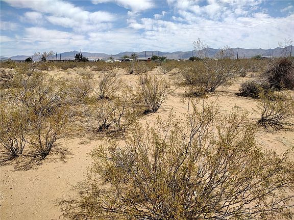 3rd image of 3456 N Lochiel Rd