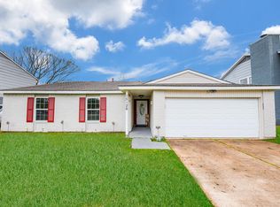 15126 McConn St, Webster, TX 77598