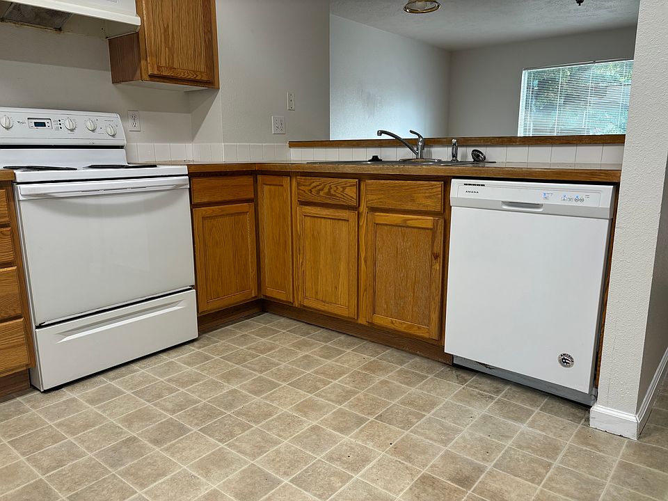 1st image of 179 4th St N APT B