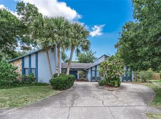 8100 Canterbury Cir, Seminole, FL 33777