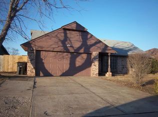 513 Cross Timbers Dr, Moore, OK 73160