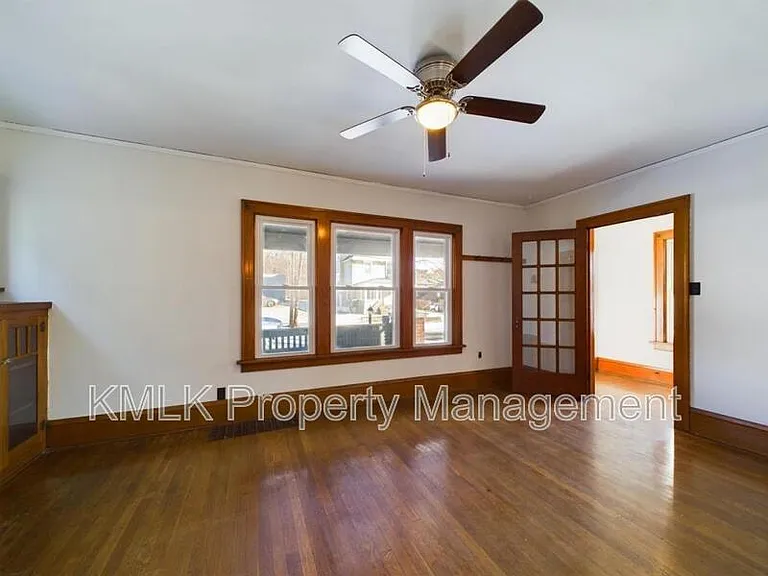 524 Allyn St — Photo 12