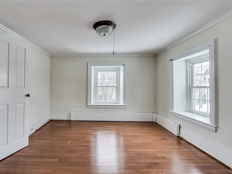 100 N Main St — Photo 30
