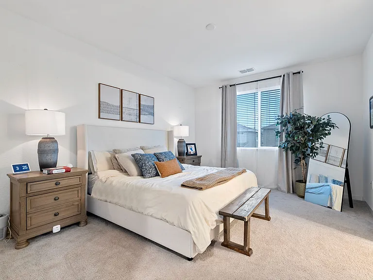 2651 Mulholland Dr — Photo 13