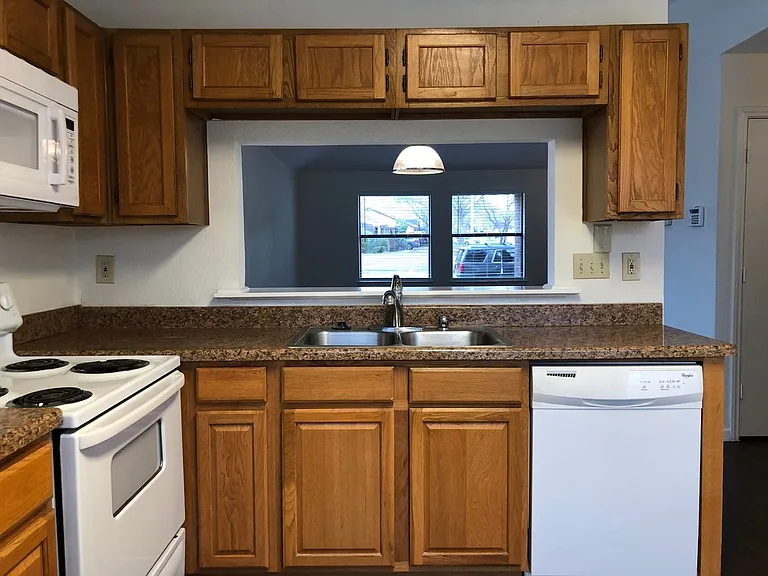 208 E Denton Dr — Photo 7