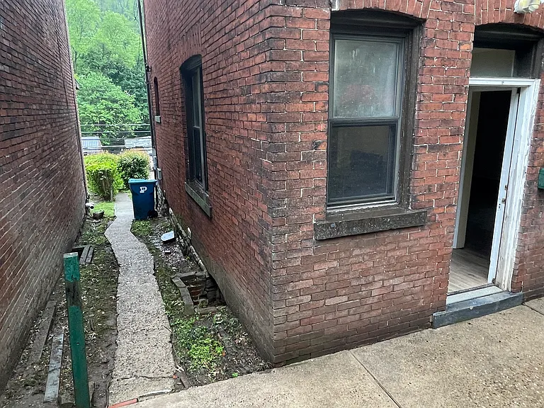 1250 Blackadore Ave — Photo 11
