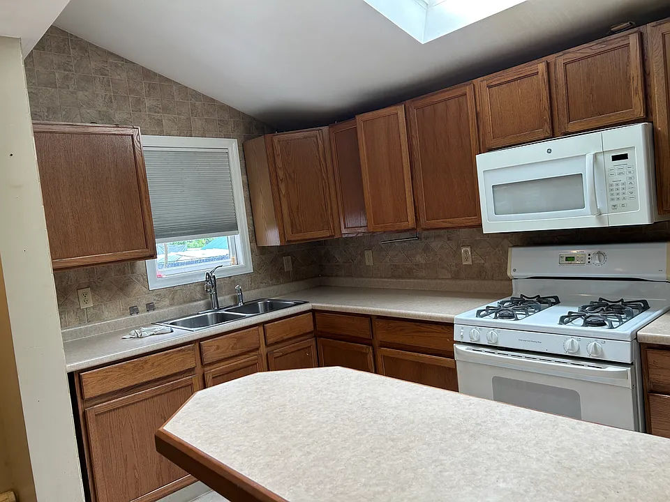 68 Ramapo Rd #1