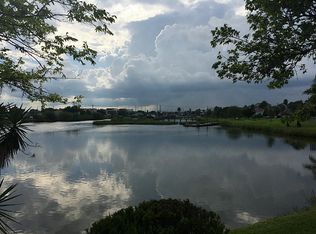 86 Bayou Ln, Kemah, TX 77565