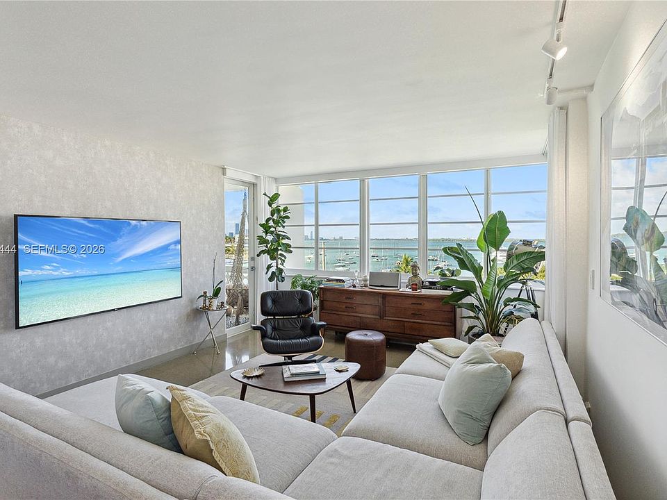 1st image of 1670 Lincoln Ct #Penthouse E