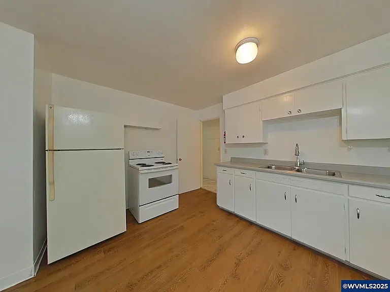 1120 SW 35th St — Photo 4