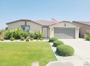600 Woolrich Bay Dr, Bakersfield, CA 93307