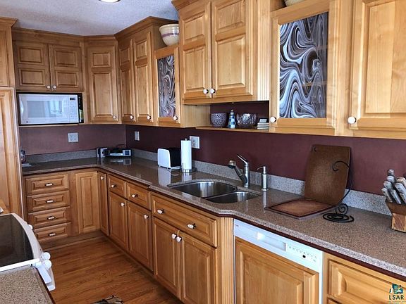3rd image of 325 Wildwood Dr