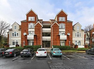 6944 Ellingham Cir #103, Alexandria, VA 22315