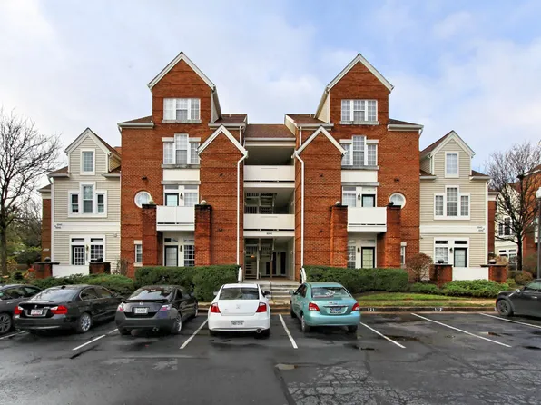6944 Ellingham Cir #103, Alexandria, VA 22315