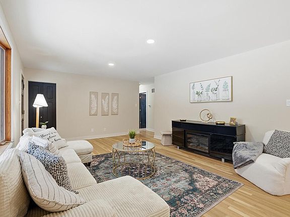 5th image of W377S3527 School Section Lake DRIVE