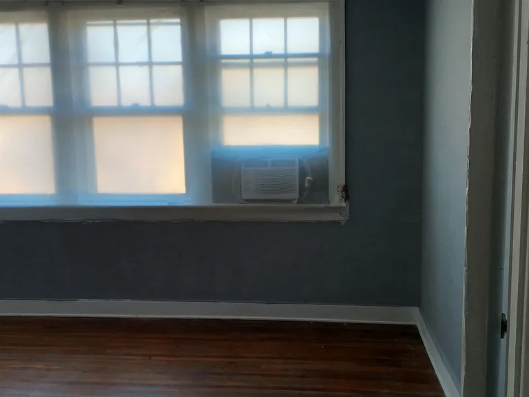 702 E 6th St #2 — Photo 3