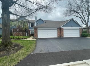 363 Pembroke Ln APT 2, Glen Ellyn, IL 60137