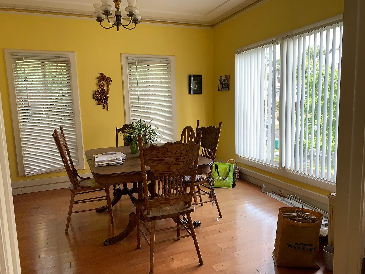 6 bed, 3032 sqft, $1,200 — Photo 3