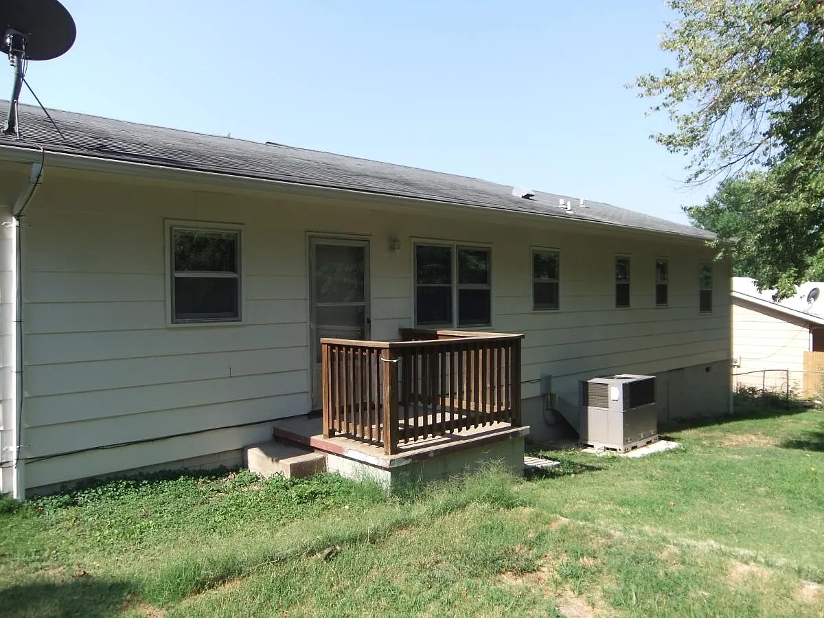 304 John Place — Photo 2