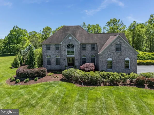 34 Milestone Dr, Ringoes, NJ 08551