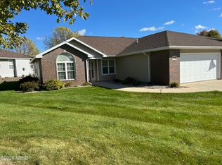 2002 Palisades Ln, Watertown, SD 57201