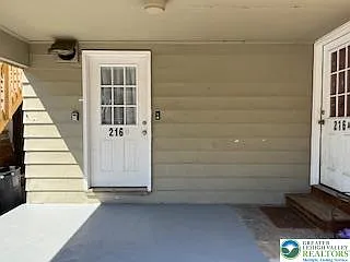 3 bed, 1.0 bath, $1,700 — Photo 2