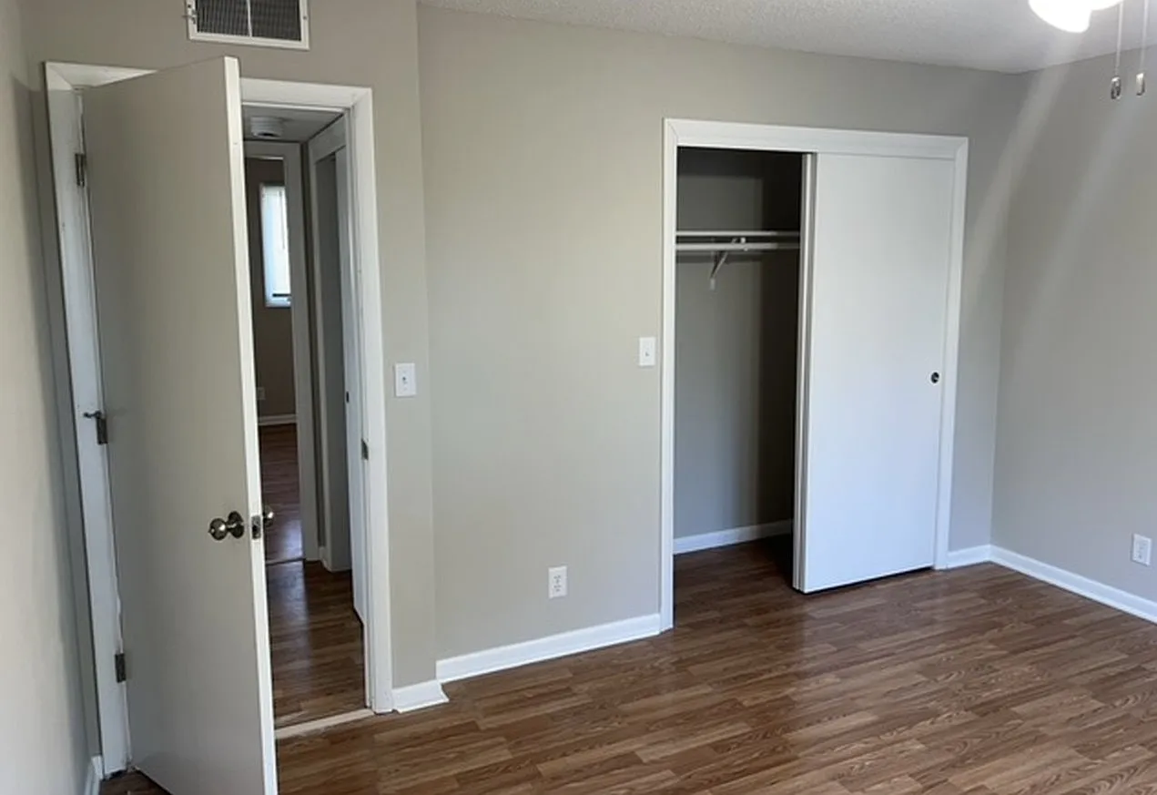 2201 Saratoga Drive, Unit 3 — Photo 2