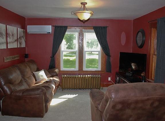 5th image of 403 2nd Ave NW