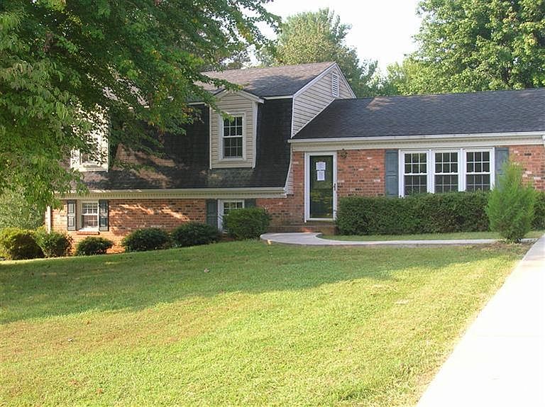 1st image of 144 Bradford Ln