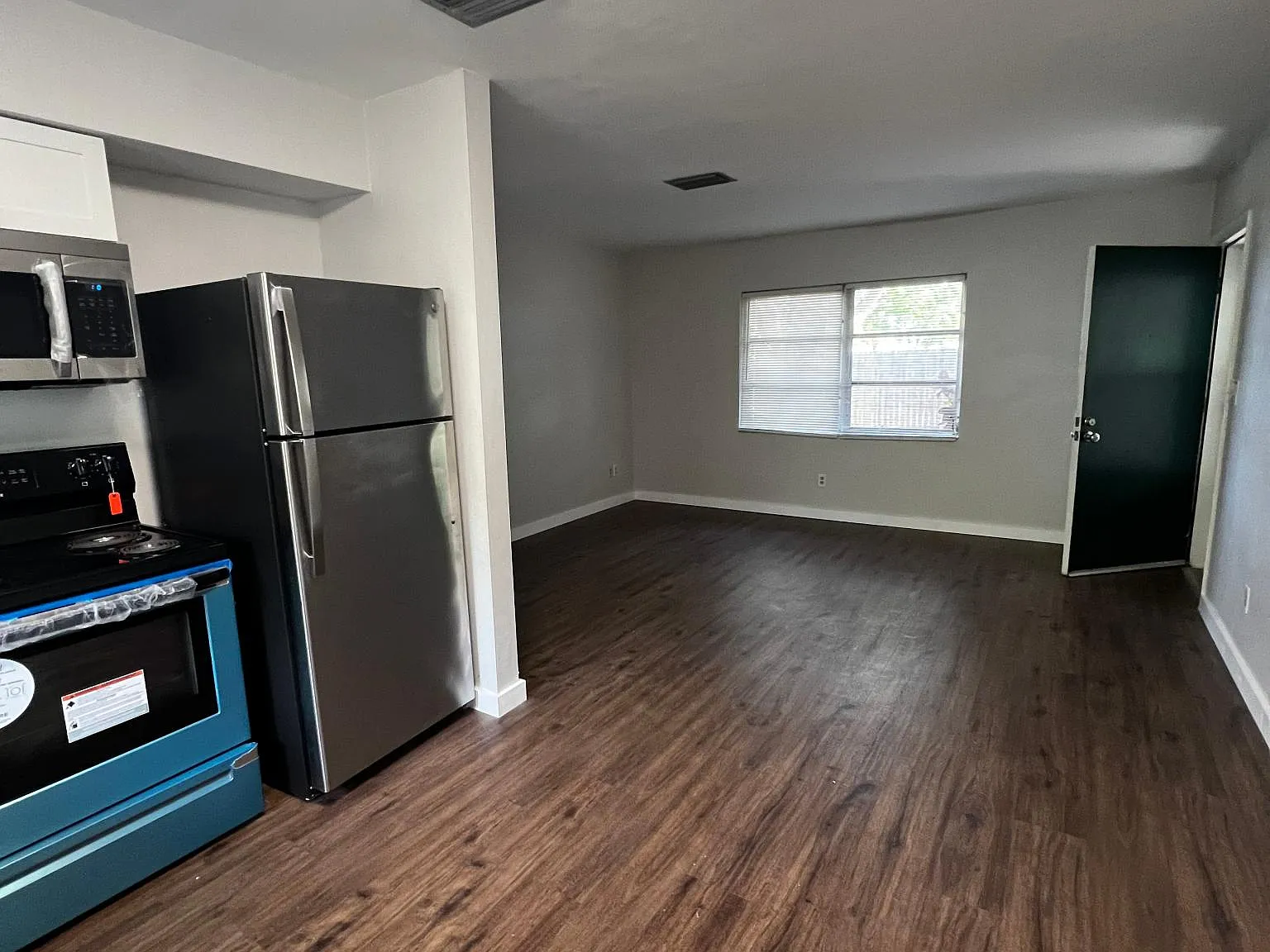 2 bed, 750 sqft, $1,800 — Photo 2