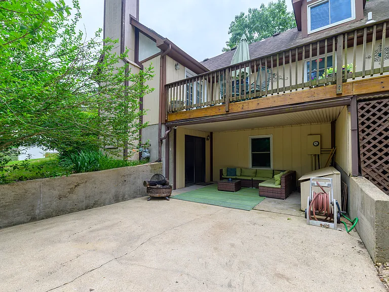 107 Lincoln Ln — Photo 24