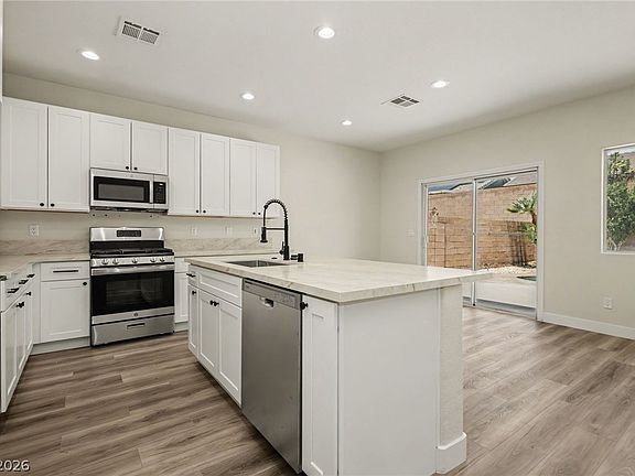 3rd image of 2922 Mastercraft Ave