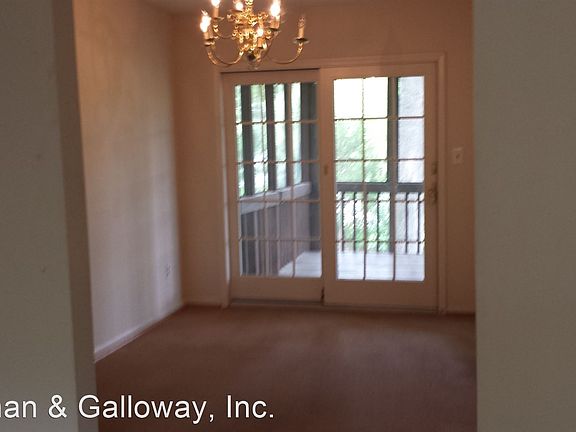 3rd image of 1016 College Park Dr #B