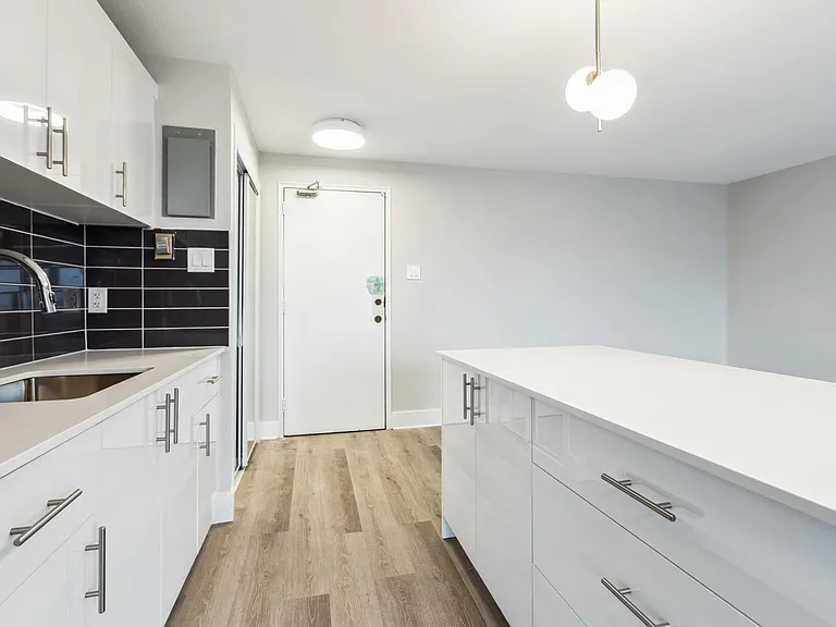 325 Besserer St — Photo 28