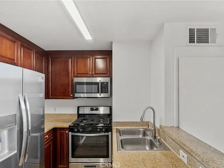 5500 Owensmouth Ave #317 — Photo 8