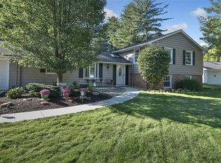 6160 Hemingway Rd, Mayfield Village, OH 44143