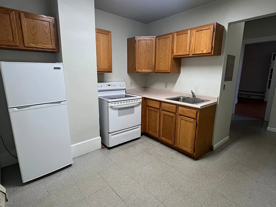 1 Central Sq #208