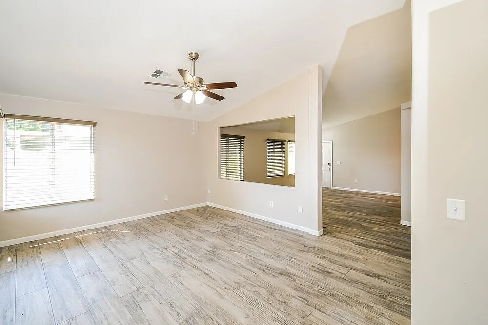 3 bed, 2.0 bath, 1500 sqft, $2,210 — Photo 4