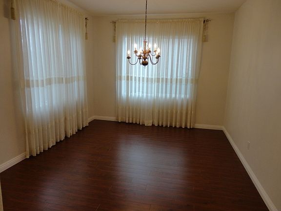 5th image of 28052 Hayward Dr