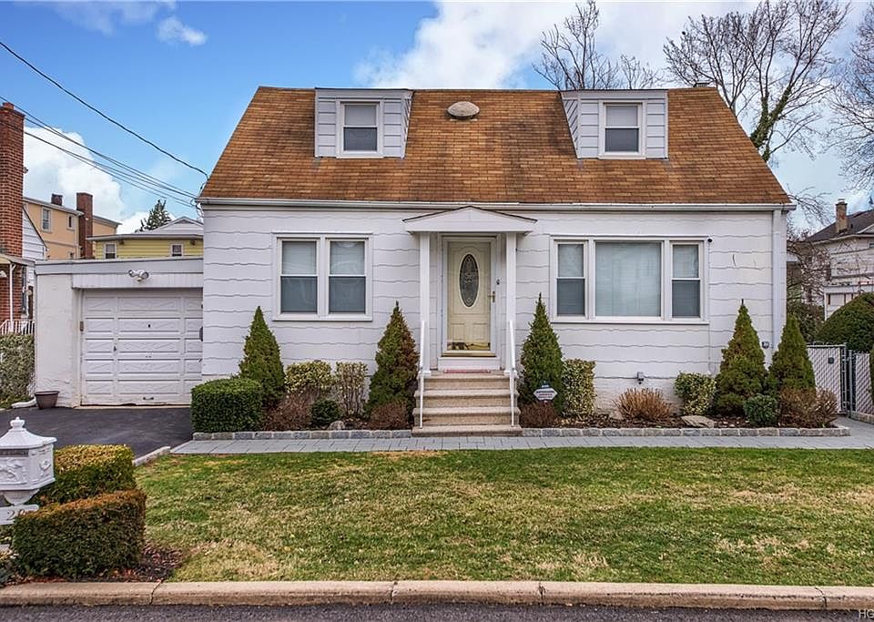 1st image of 22 Stillwell Ave