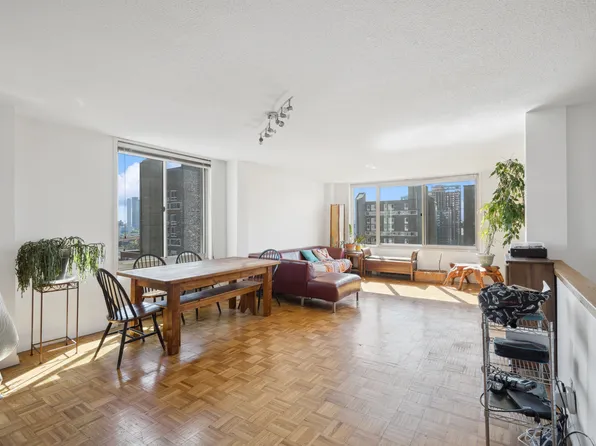 555 Main Street image 2 of 20