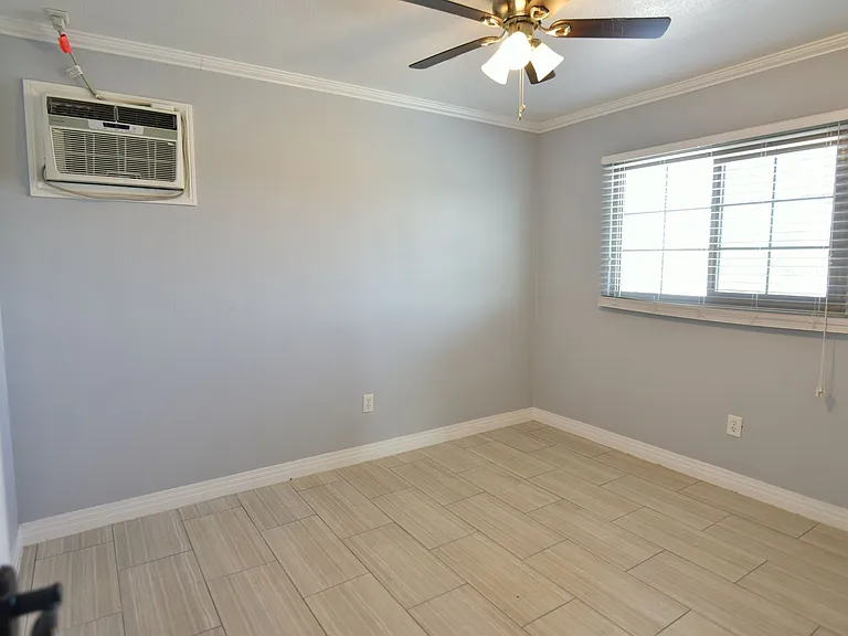 1003 E Clark Ave — Photo 12