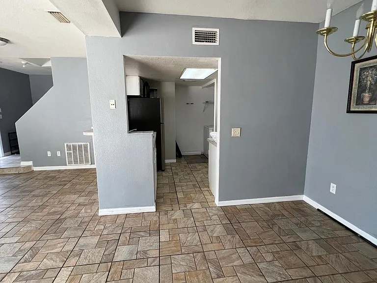 731 Caribbean Dr #A — Photo 2