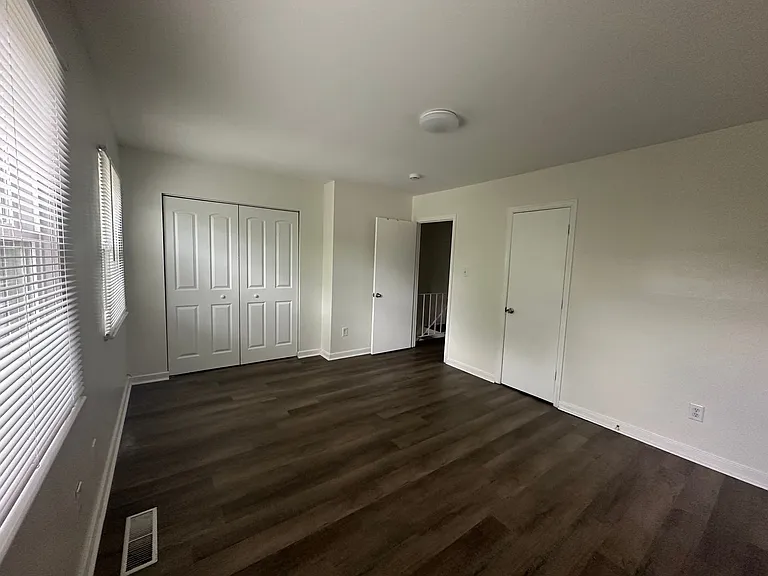 202 Devonshire Rd — Photo 9